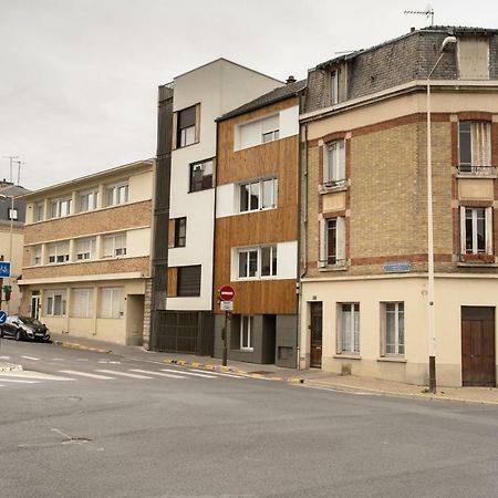 Appartement Au Pied De La Cathedrale Reims Exterior photo