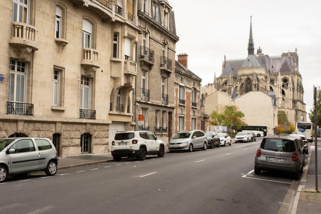 Appartement Au Pied De La Cathedrale Reims Exterior photo